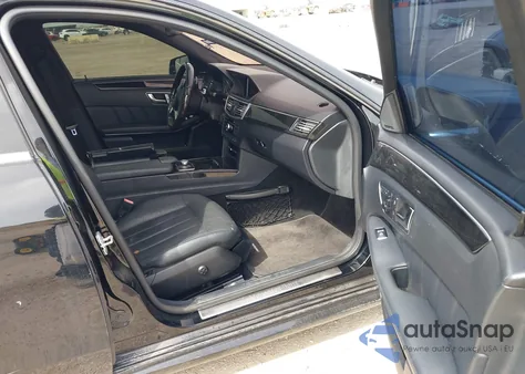 2013 Mercedes-Benz E 550 4Matic из США, поврежденный, VIN WDDHF9BB5DA738287